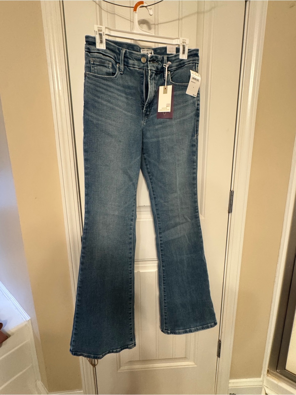Good American Medium Wash Flare Jeans - Dolly Joleans